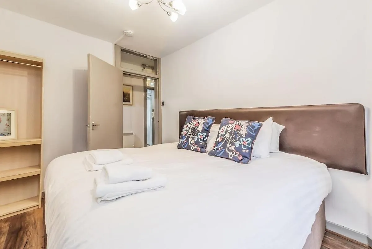 Cozy Apt At Edinburgh Castle, Parking Apartment