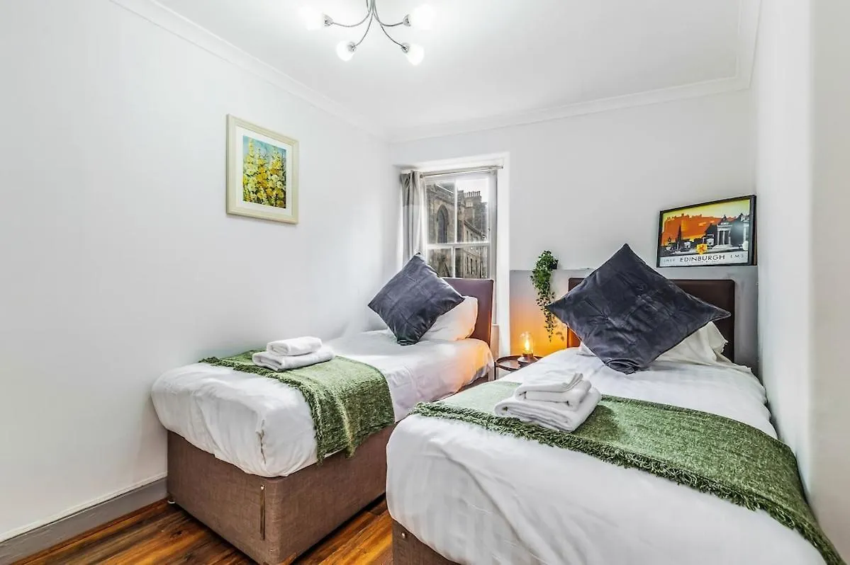 Cozy Apt At Edinburgh Castle, Parking Apartment