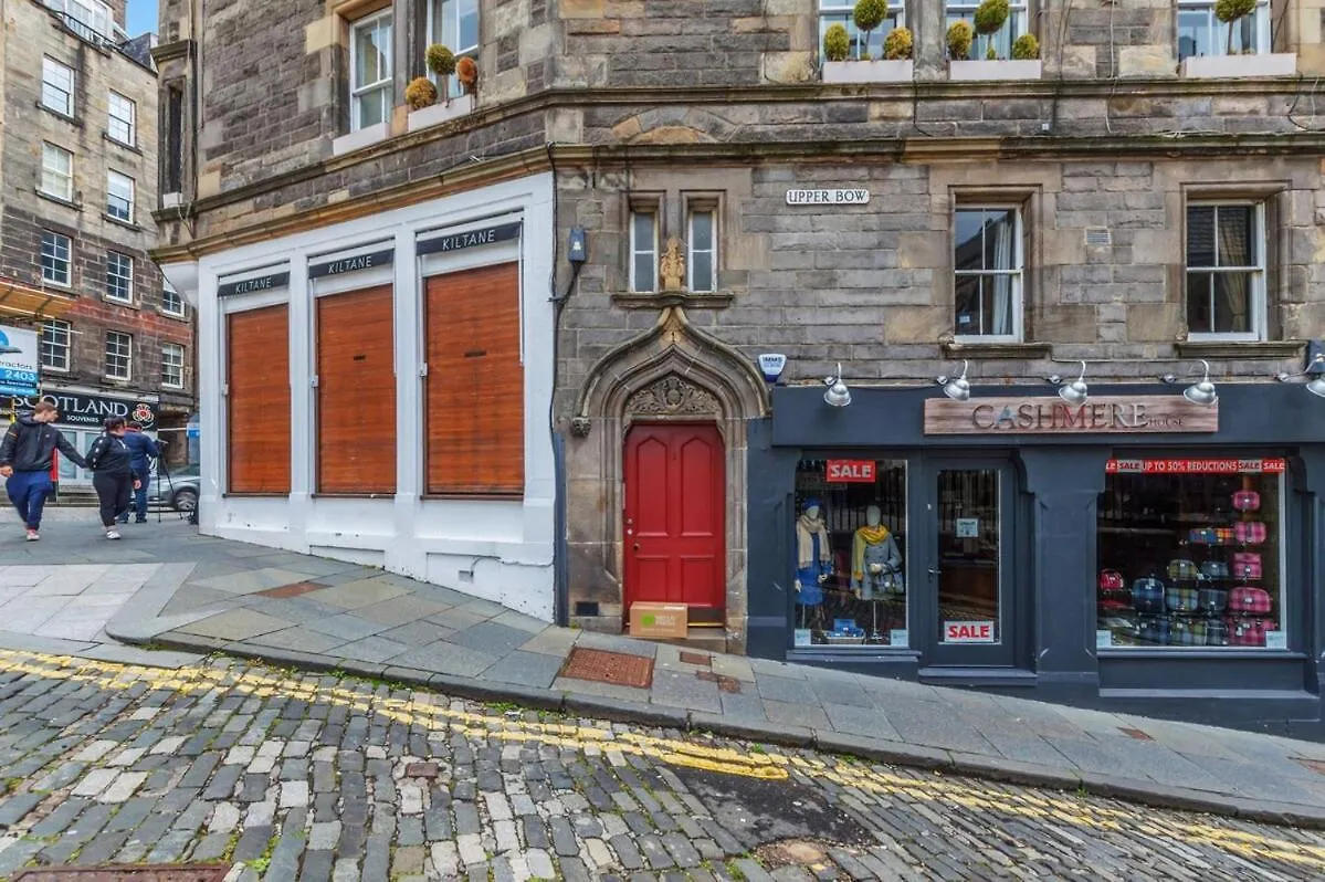 Cozy Apt At Edinburgh Castle, Parking