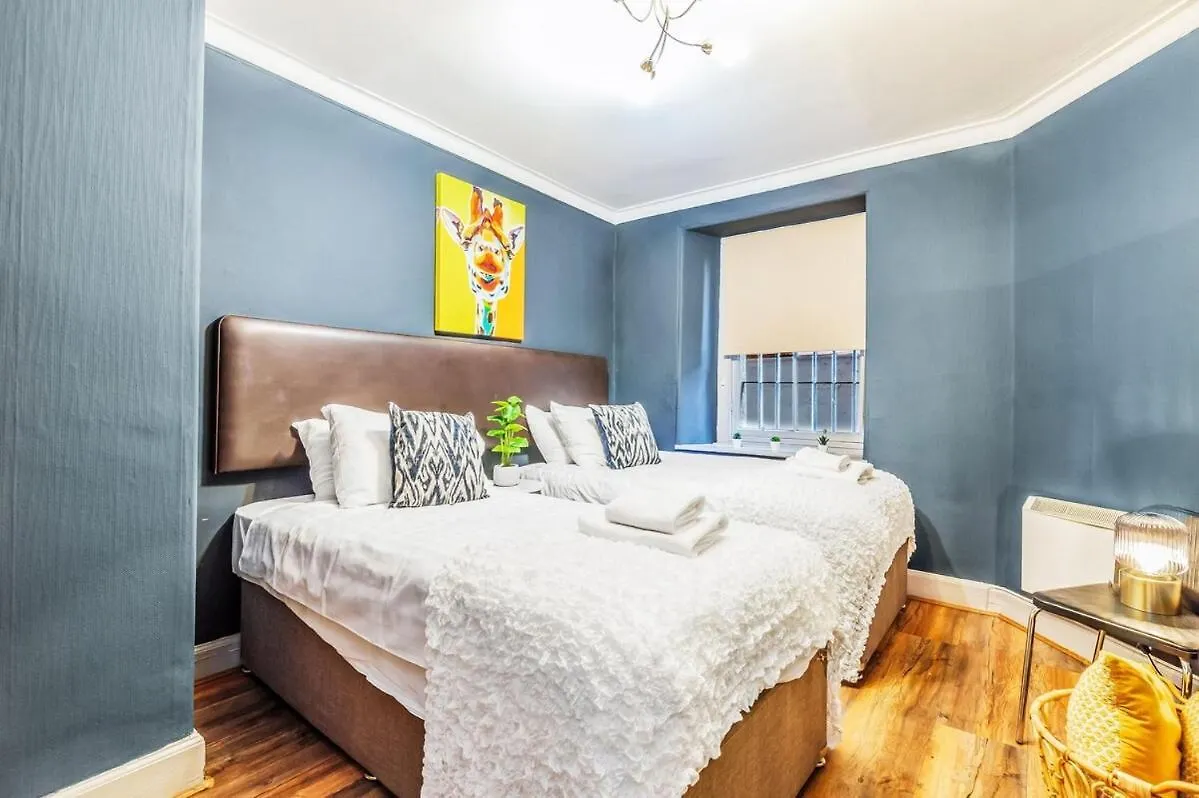 Cozy Apt At Edinburgh Castle, Parking Apartment