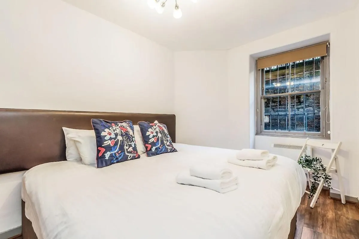 Cozy Apt At Edinburgh Castle, Parking 0*,  United Kingdom