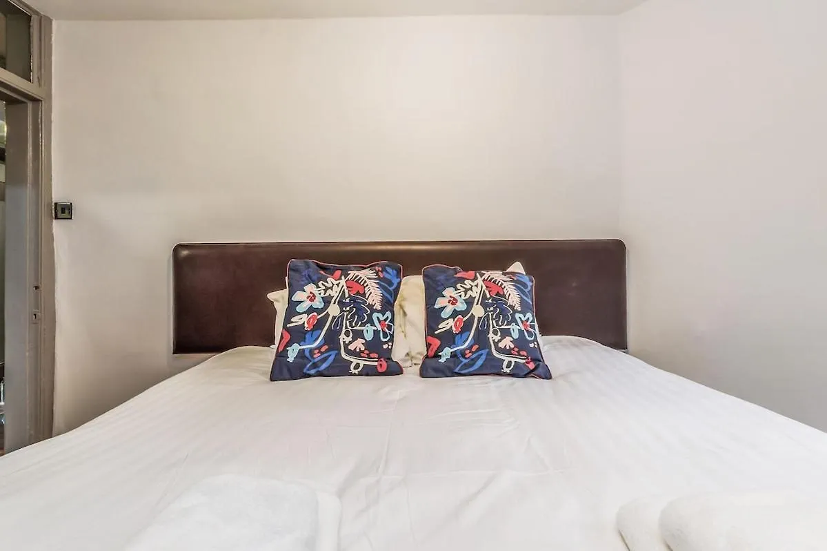 Cozy Apt At Edinburgh Castle, Parking Apartment