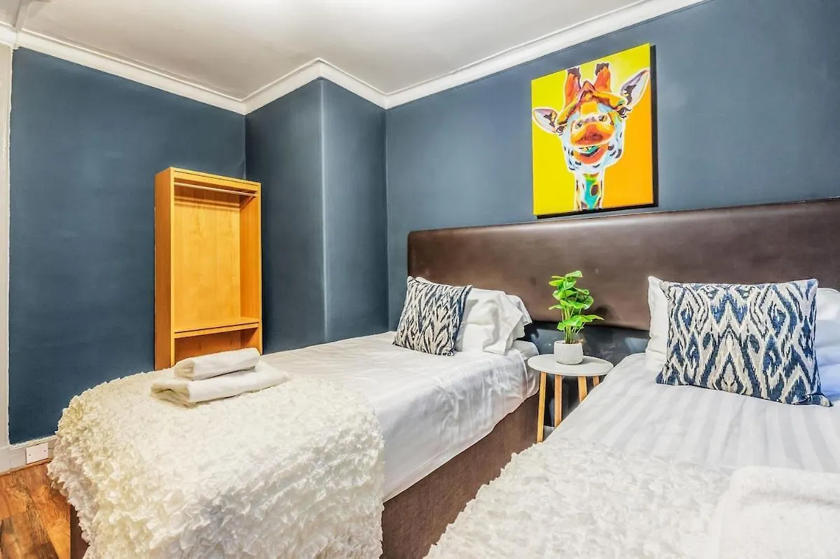 Cozy Apt At Edinburgh Castle, Parking
