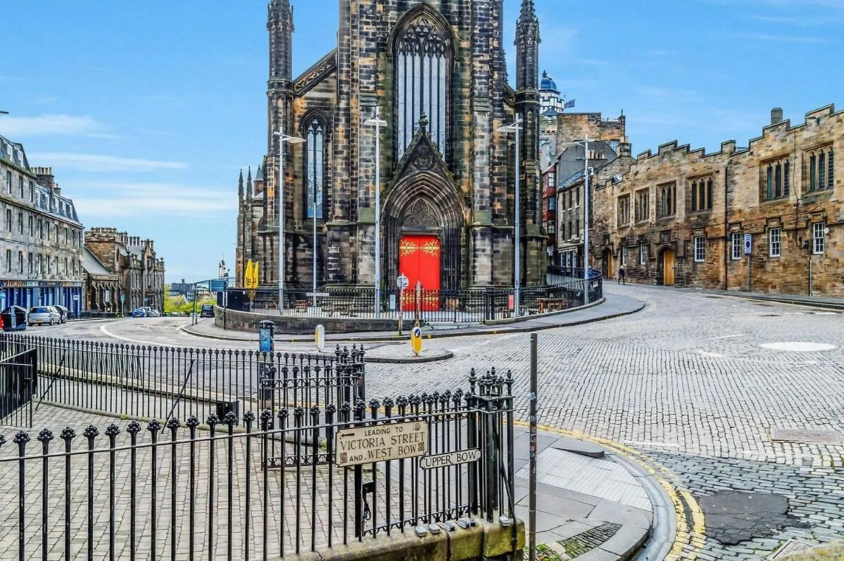 Cozy Apt At Edinburgh Castle, Parking Apartment